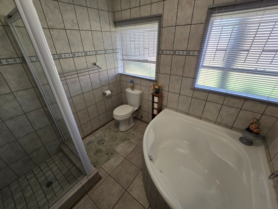 8 Bedroom Property for Sale in Grimbeeck Park North West